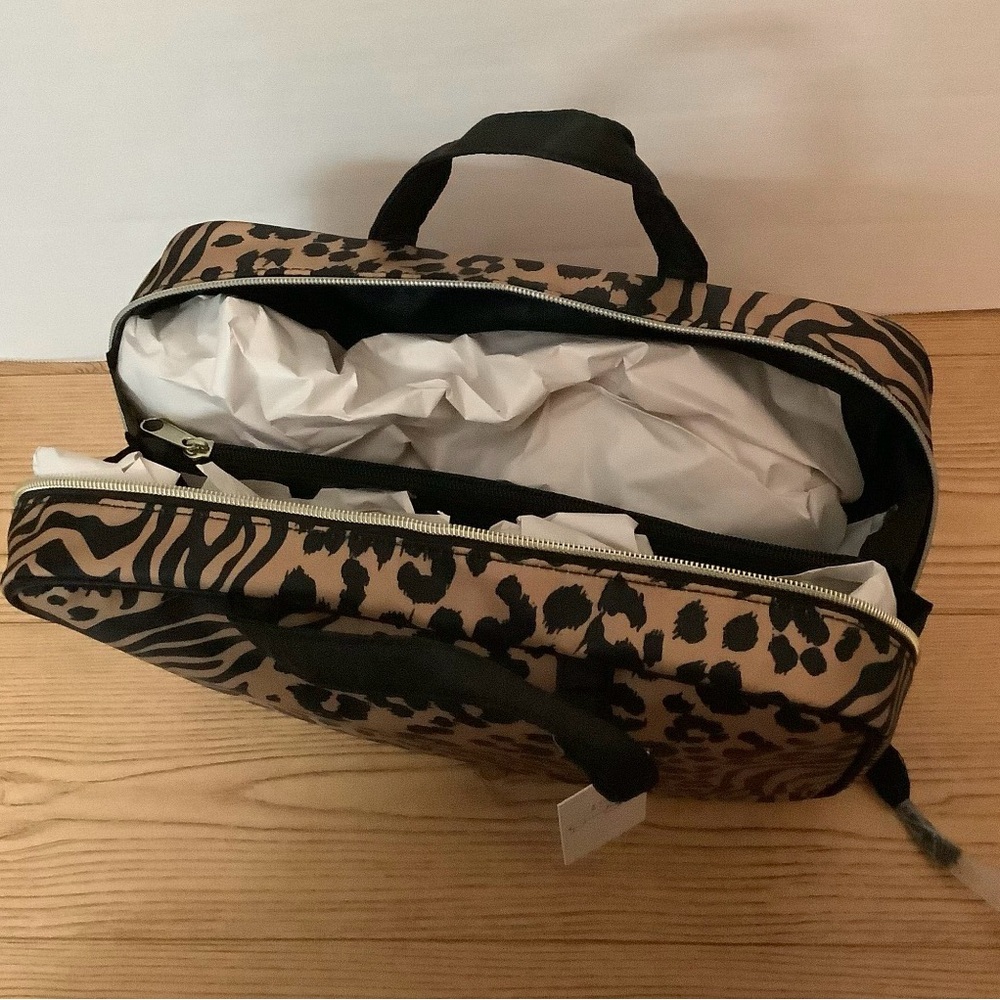 NWT Weekender Travel Cosmetic Bag - Picture 3 of 5